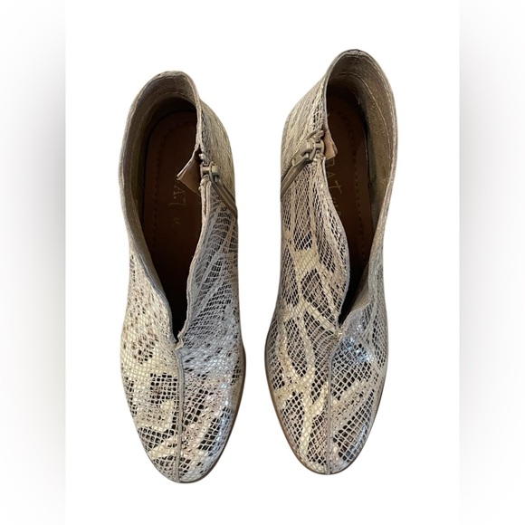 Diba True Look Down Genuine Leather Snake Print Slip On Block Heel Boots Sz 7.5 - Picture 4 of 13